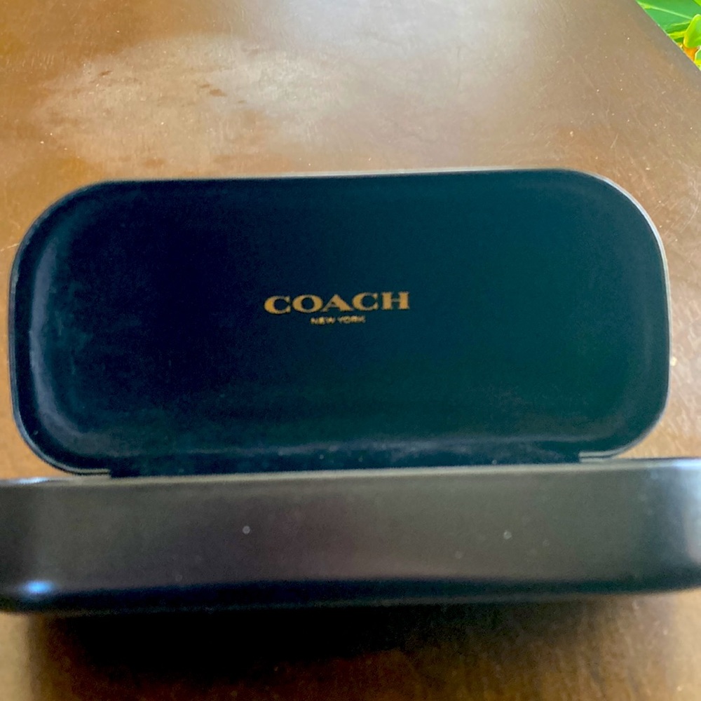 Coach Women’s sunglasses - Picture 6 of 7
